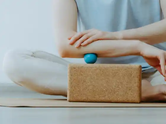 Yakapin ang Web: Fascia Awareness sa Yin Yoga Practice